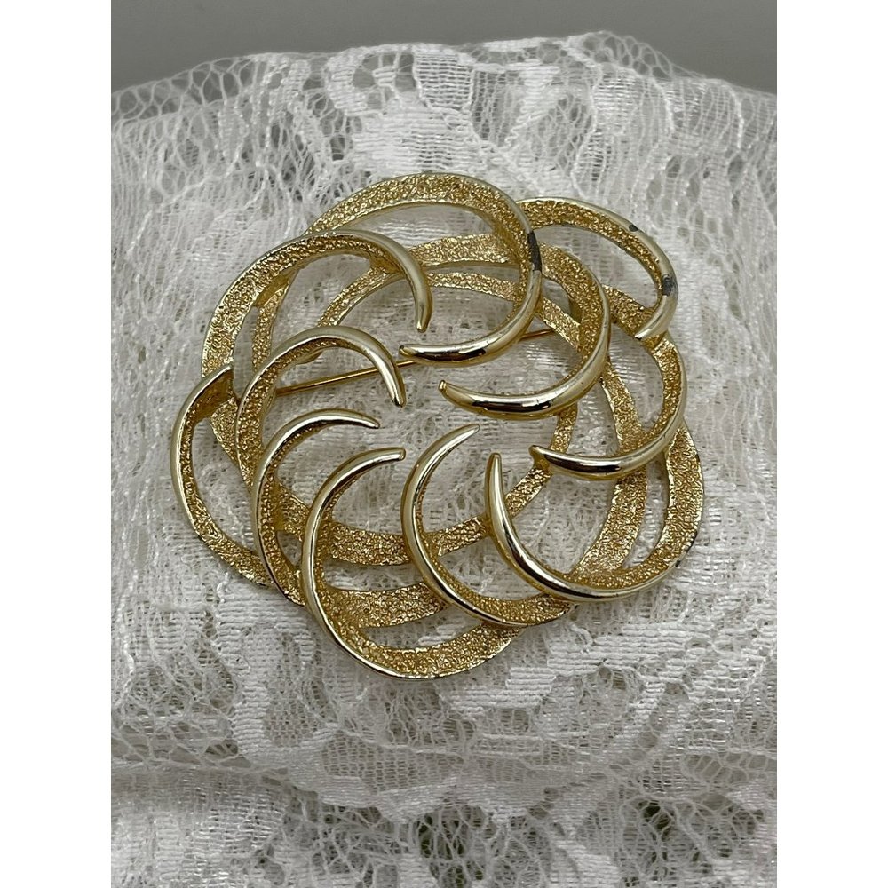 Vintage Gold Tone Swirl Flower Abstract Brooch